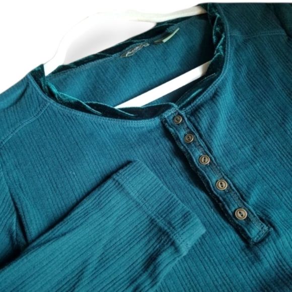 Eddie Bauer Tops - Eddie Bauer Womans Long Sleeve Top Size Medium‎